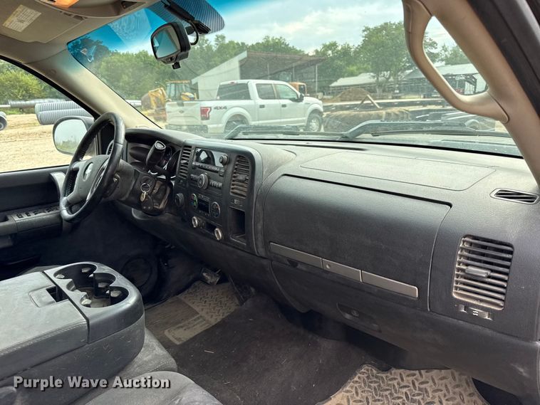 image for item EX2144 2009 Chevrolet Silverado 1500 Ext. Cab pickup truck