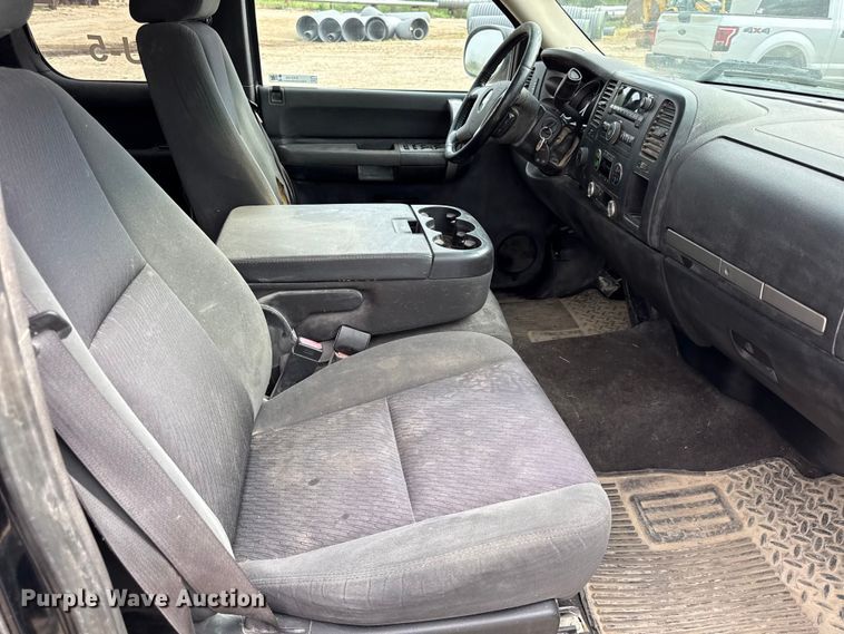 image for item EX2144 2009 Chevrolet Silverado 1500 Ext. Cab pickup truck