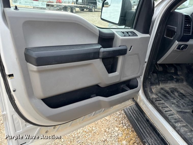 image for item EX2148 2017 Ford F150 XL Crew Cab pickup truck