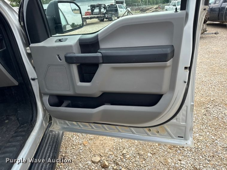 image for item EX2148 2017 Ford F150 XL Crew Cab pickup truck