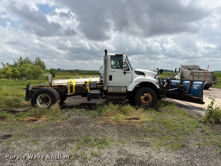 image for item EX4523 2013 International WorkStar 7400 truck cab and chassis