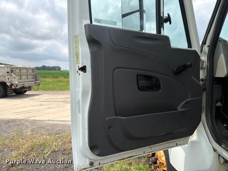 image for item EX4523 2013 International WorkStar 7400 truck cab and chassis