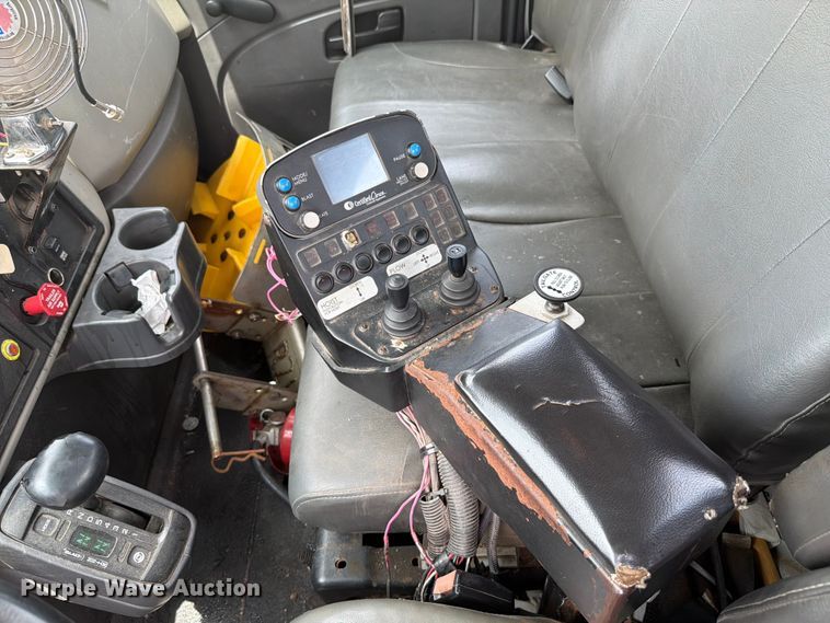 image for item EX4523 2013 International WorkStar 7400 truck cab and chassis