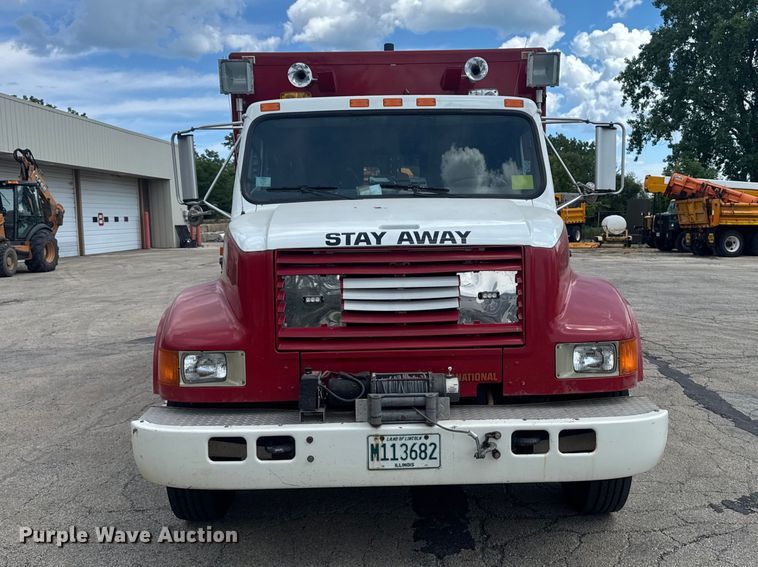 image for item FB5729 1991 International 4700 rescue vehicle 