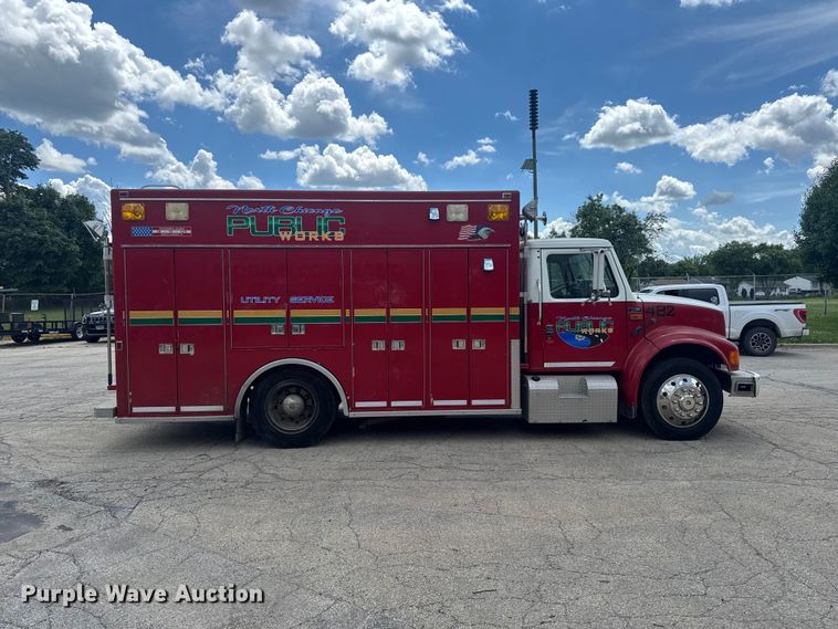 image for item FB5729 1991 International 4700 rescue vehicle 