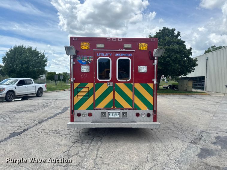 image for item FB5729 1991 International 4700 rescue vehicle 