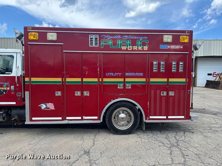 image for item FB5729 1991 International 4700 rescue vehicle 