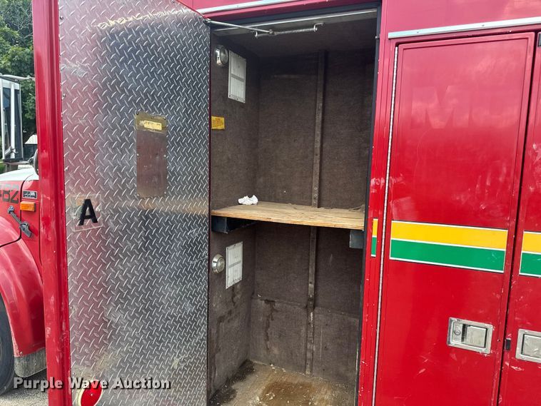 image for item FB5729 1991 International 4700 rescue vehicle 