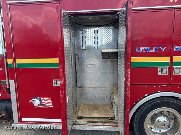image for item FB5729 1991 International 4700 rescue vehicle 