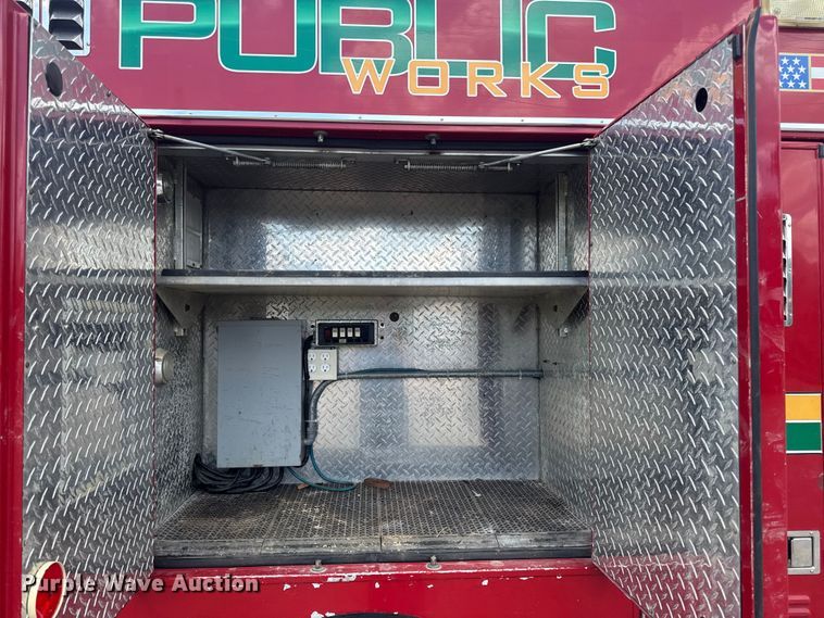 image for item FB5729 1991 International 4700 rescue vehicle 