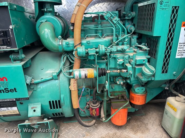 image for item FB5729 1991 International 4700 rescue vehicle 