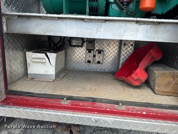 image for item FB5729 1991 International 4700 rescue vehicle 