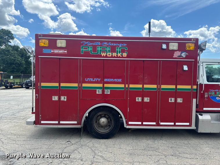 image for item FB5729 1991 International 4700 rescue vehicle 