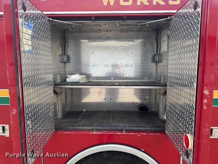 image for item FB5729 1991 International 4700 rescue vehicle 