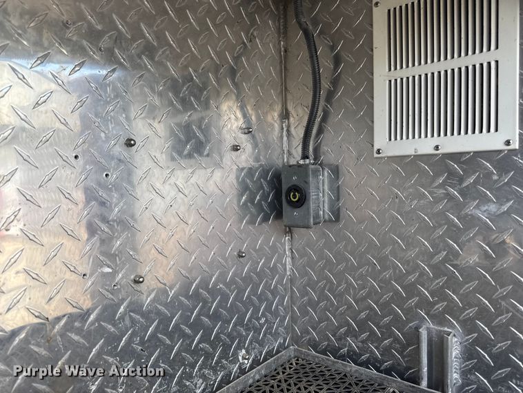 image for item FB5729 1991 International 4700 rescue vehicle 