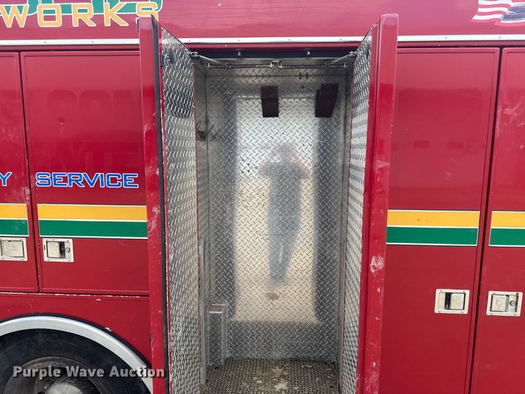 image for item FB5729 1991 International 4700 rescue vehicle 