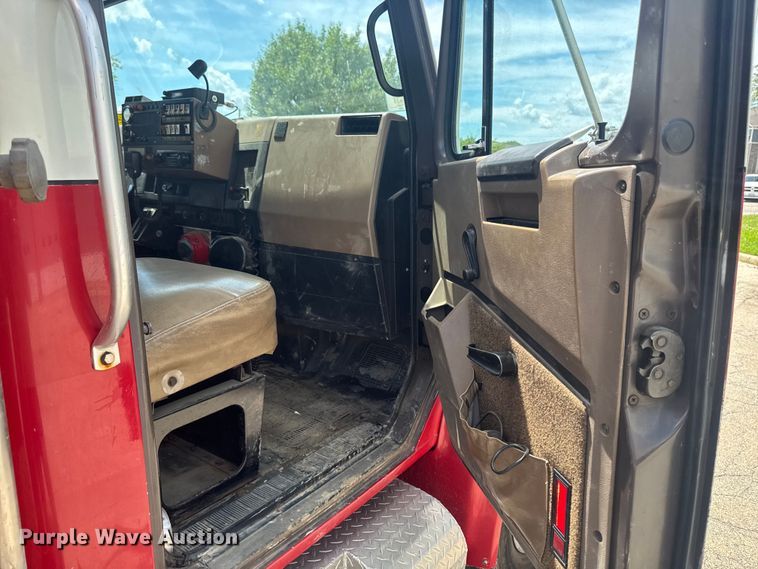 image for item FB5729 1991 International 4700 rescue vehicle 