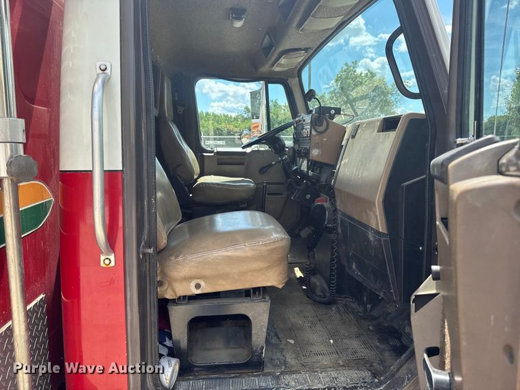 image for item FB5729 1991 International 4700 rescue vehicle 