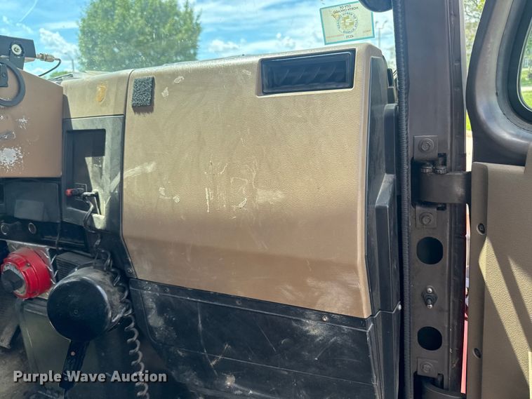 image for item FB5729 1991 International 4700 rescue vehicle 
