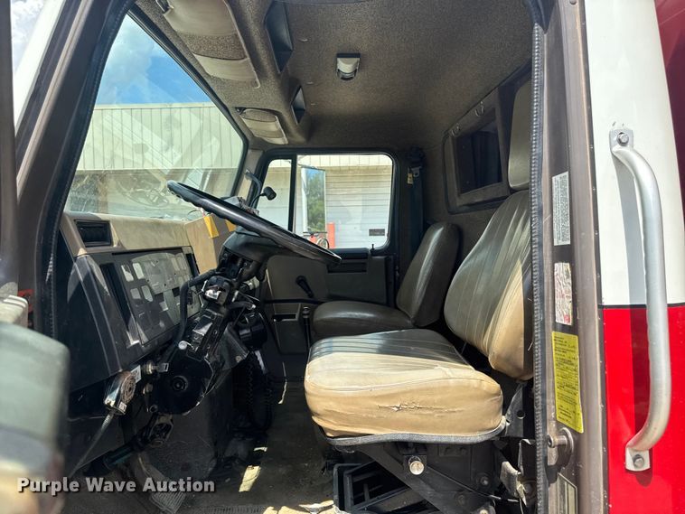 image for item FB5729 1991 International 4700 rescue vehicle 