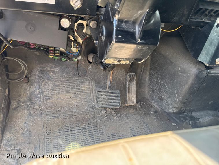 image for item FB5729 1991 International 4700 rescue vehicle 