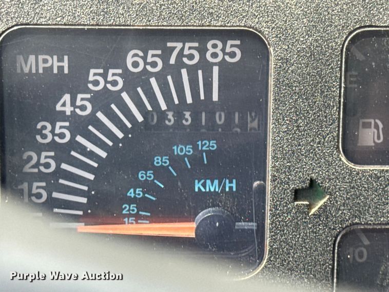 image for item FB5729 1991 International 4700 rescue vehicle 