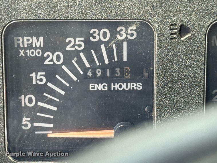 image for item FB5729 1991 International 4700 rescue vehicle 