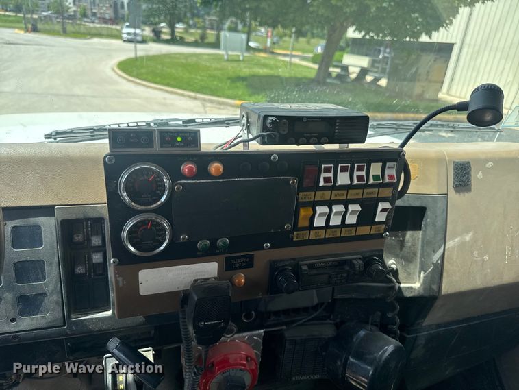 image for item FB5729 1991 International 4700 rescue vehicle 