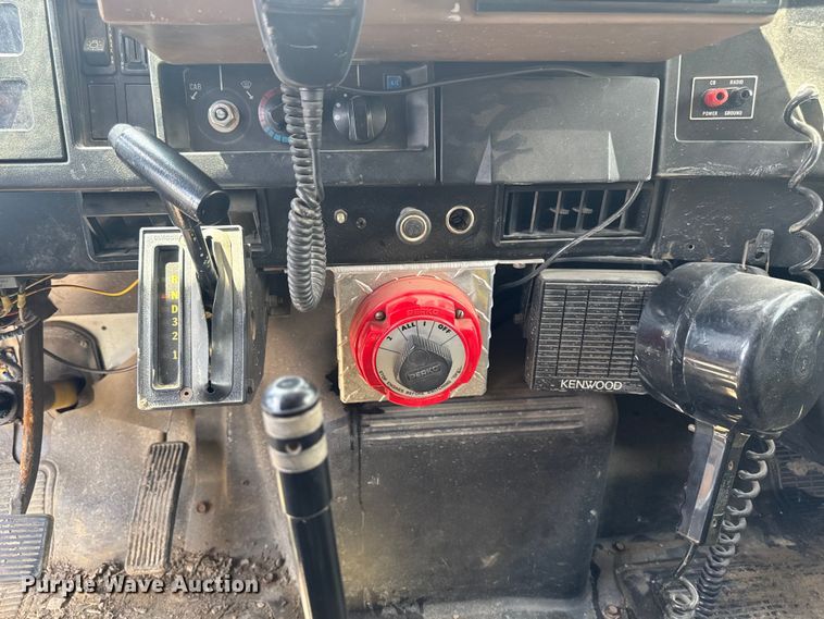 image for item FB5729 1991 International 4700 rescue vehicle 