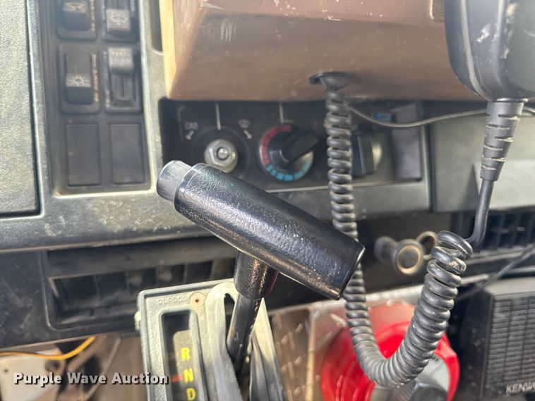 image for item FB5729 1991 International 4700 rescue vehicle 