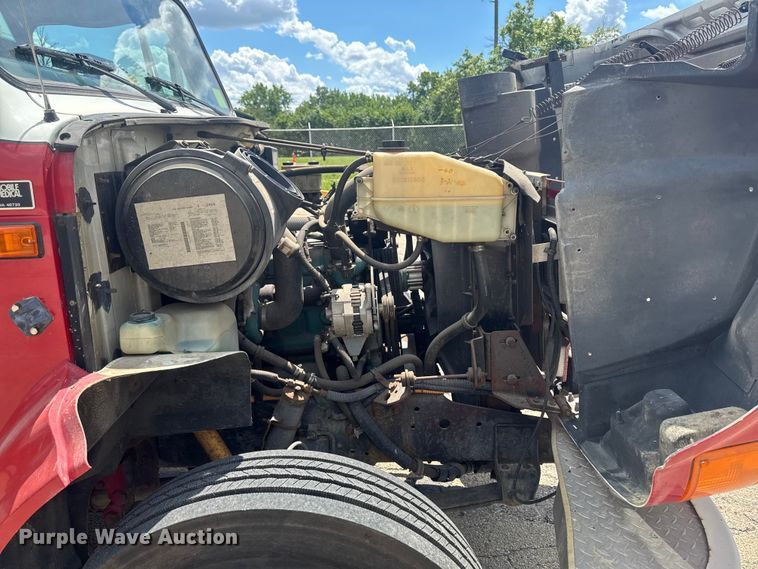 image for item FB5729 1991 International 4700 rescue vehicle 