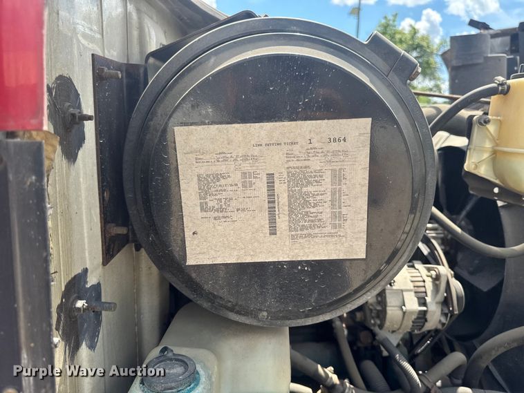 image for item FB5729 1991 International 4700 rescue vehicle 
