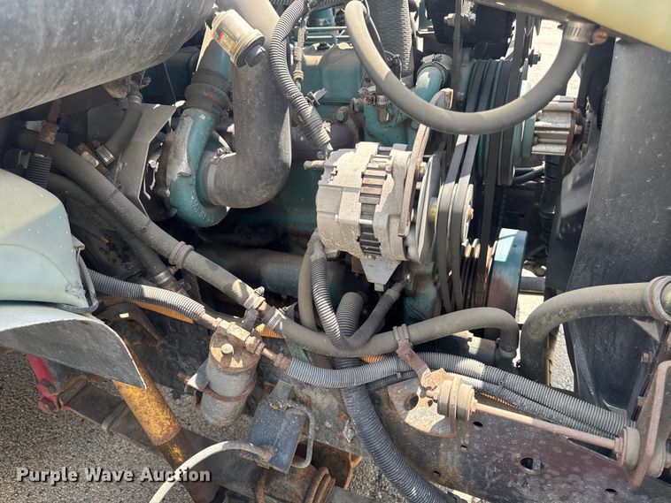 image for item FB5729 1991 International 4700 rescue vehicle 