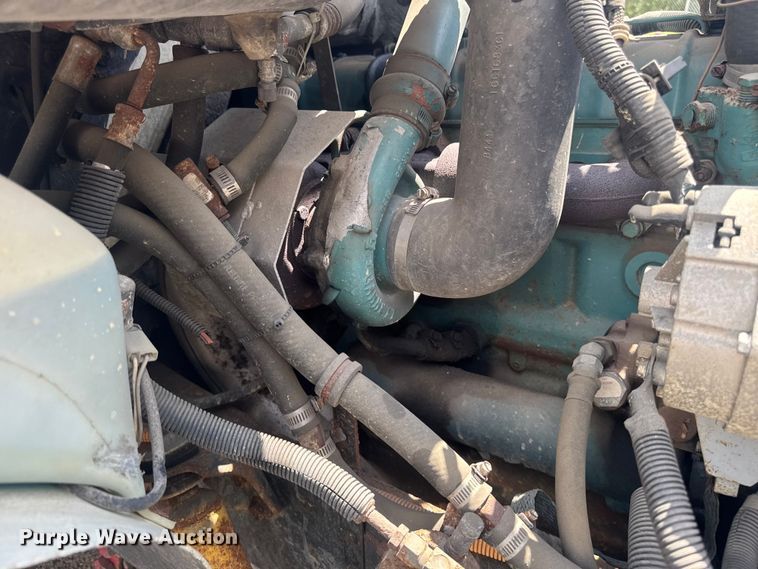 image for item FB5729 1991 International 4700 rescue vehicle 