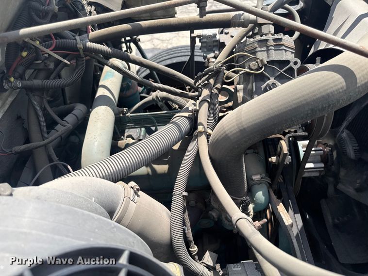 image for item FB5729 1991 International 4700 rescue vehicle 