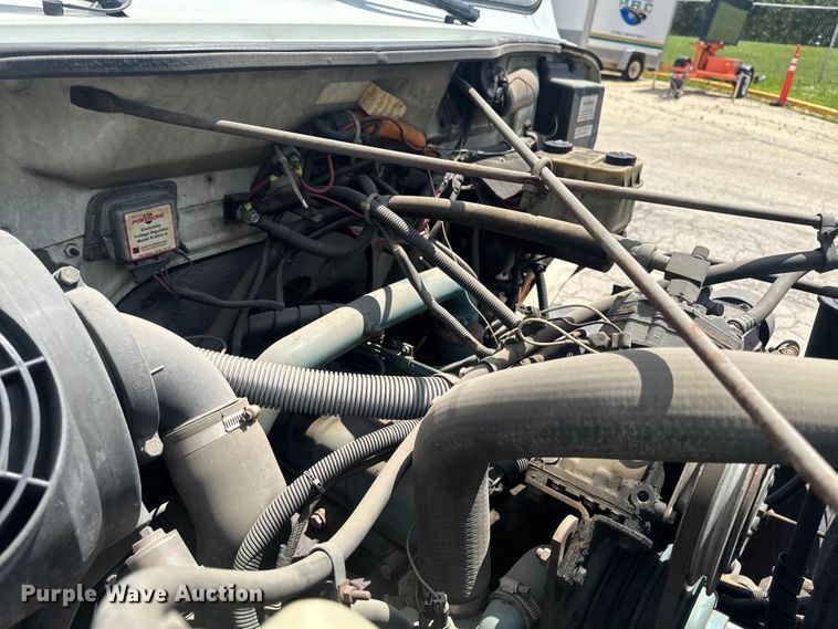 image for item FB5729 1991 International 4700 rescue vehicle 