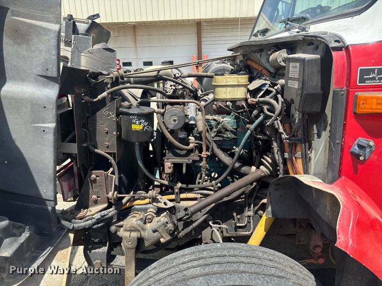 image for item FB5729 1991 International 4700 rescue vehicle 