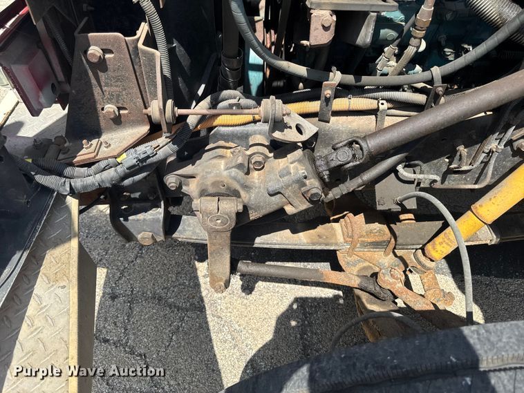image for item FB5729 1991 International 4700 rescue vehicle 