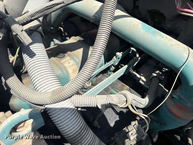 image for item FB5729 1991 International 4700 rescue vehicle 