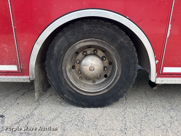image for item FB5729 1991 International 4700 rescue vehicle 