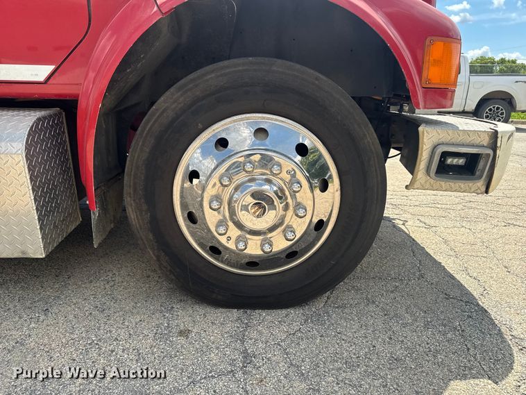 image for item FB5729 1991 International 4700 rescue vehicle 