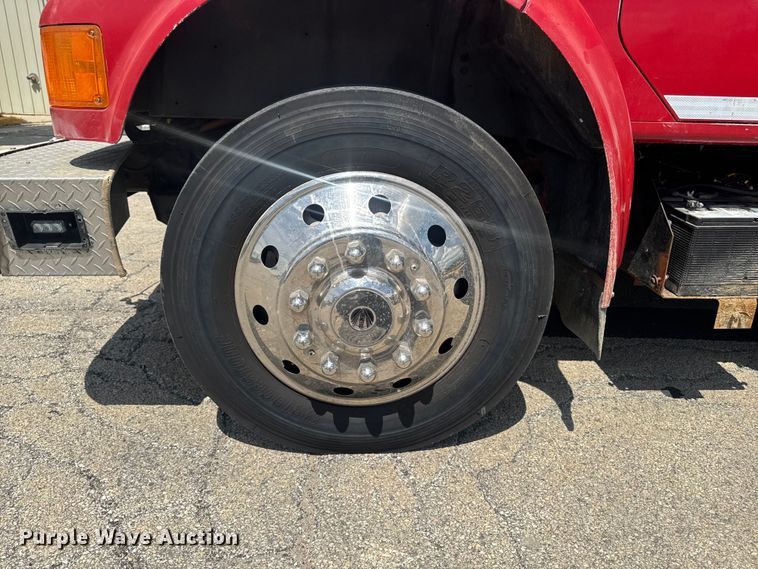 image for item FB5729 1991 International 4700 rescue vehicle 