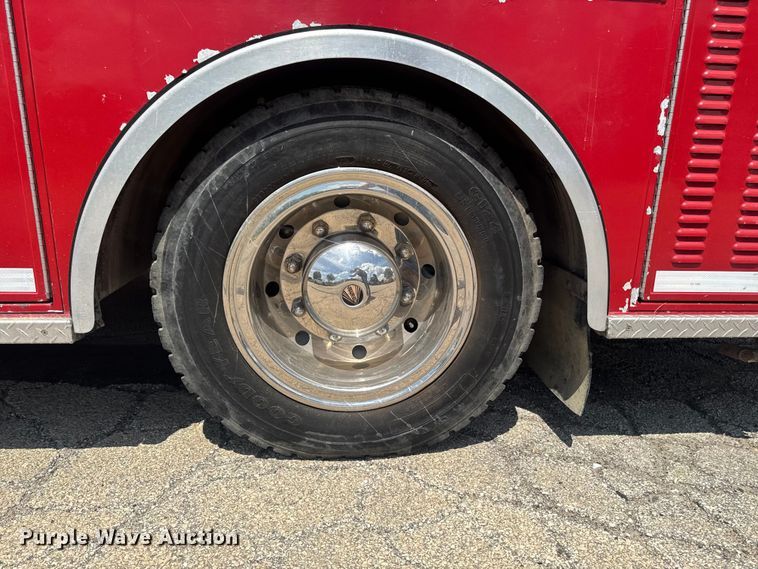 image for item FB5729 1991 International 4700 rescue vehicle 
