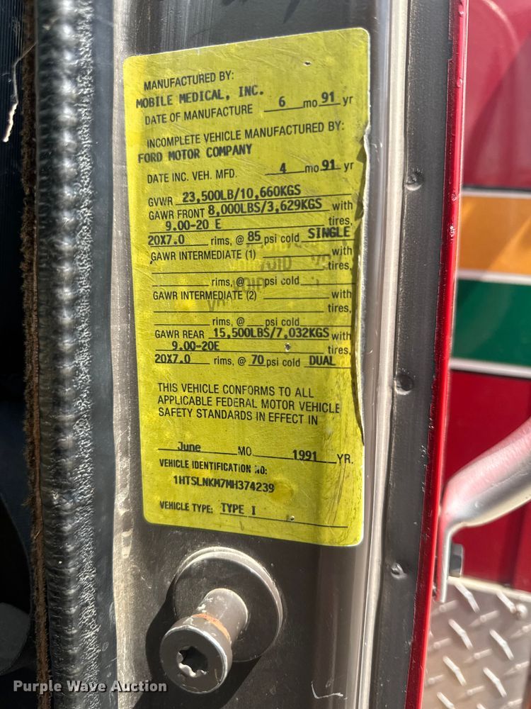 image for item FB5729 1991 International 4700 rescue vehicle 
