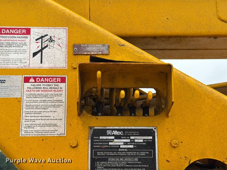 image for item FB5774 1984 Chevrolet  C70 bucket truck