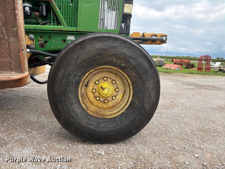 image for item FB5782 1997 John Deere 7210 tractor