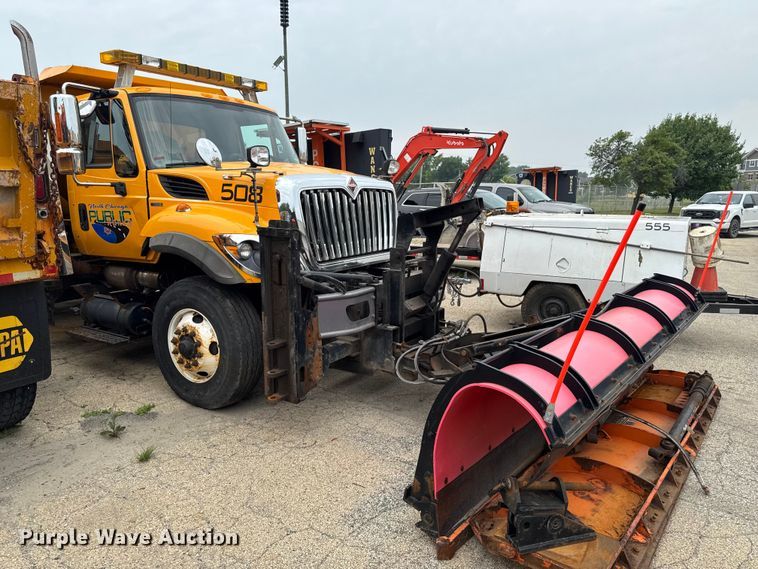 image for item FB5834 2010 International 7400 dump truck