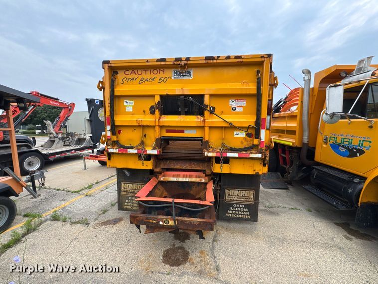 image for item FB5834 2010 International 7400 dump truck