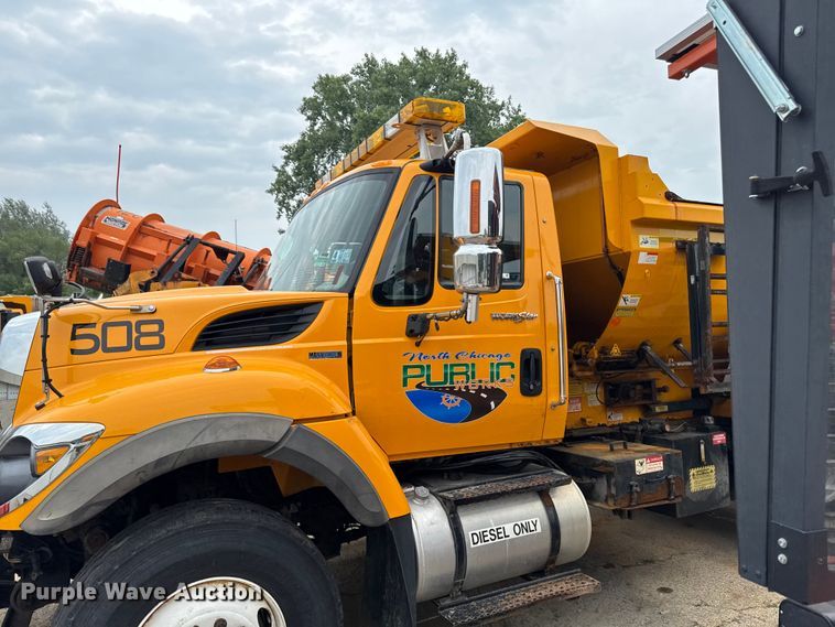image for item FB5834 2010 International 7400 dump truck