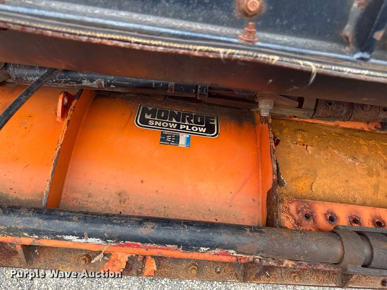 image for item FB5834 2010 International 7400 dump truck